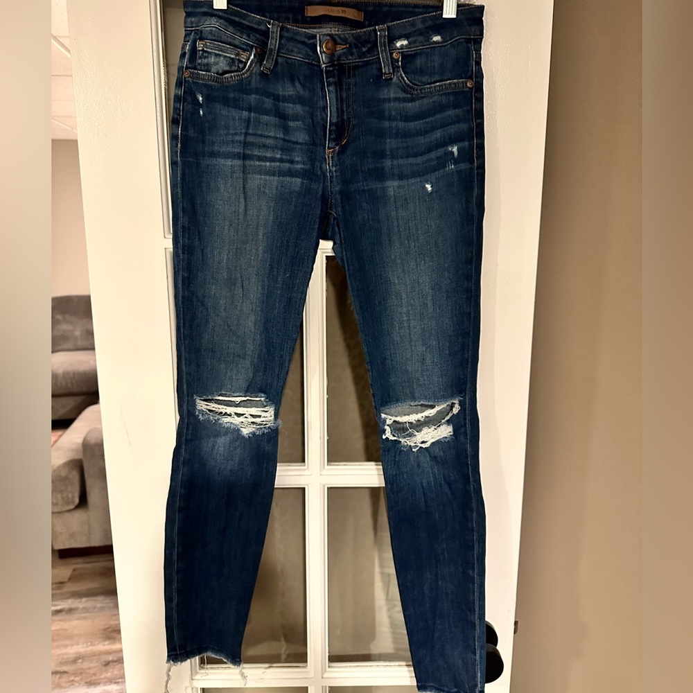 Joes Jeans. Skinny Ankle Dark Wash, Size 27. Lightly worn. Comfortable & Strechy